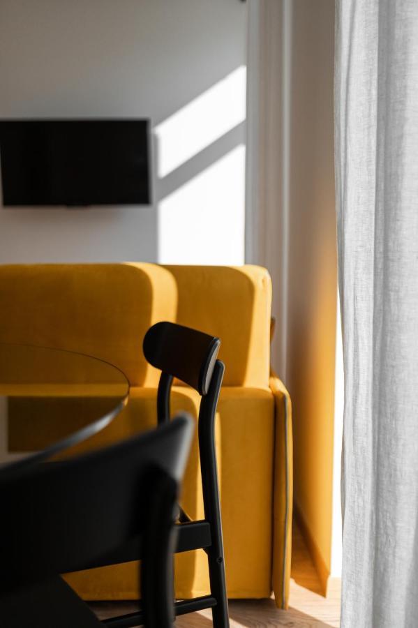Guesthouse Diwine メラーノ エクステリア 写真 The interior of a hotel room