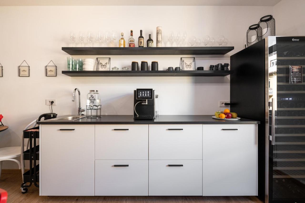 Guesthouse Diwine メラーノ エクステリア 写真 A modern kitchen