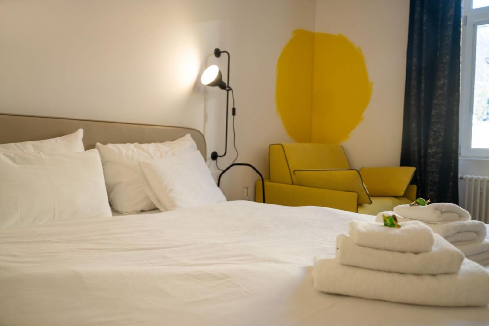 Guesthouse Diwine メラーノ エクステリア 写真 A bedroom at the hotel