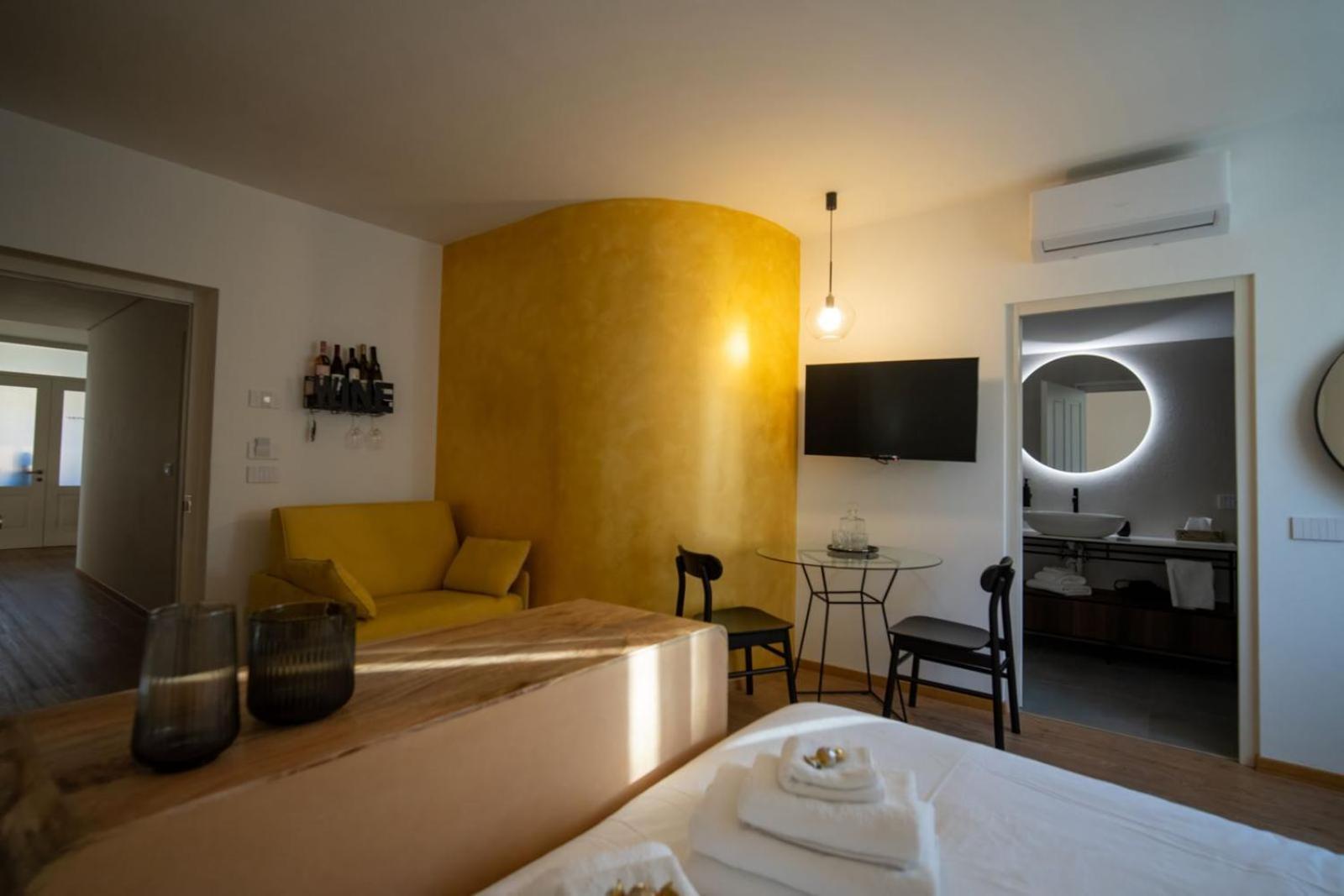 Guesthouse Diwine メラーノ エクステリア 写真 A room at the hotel