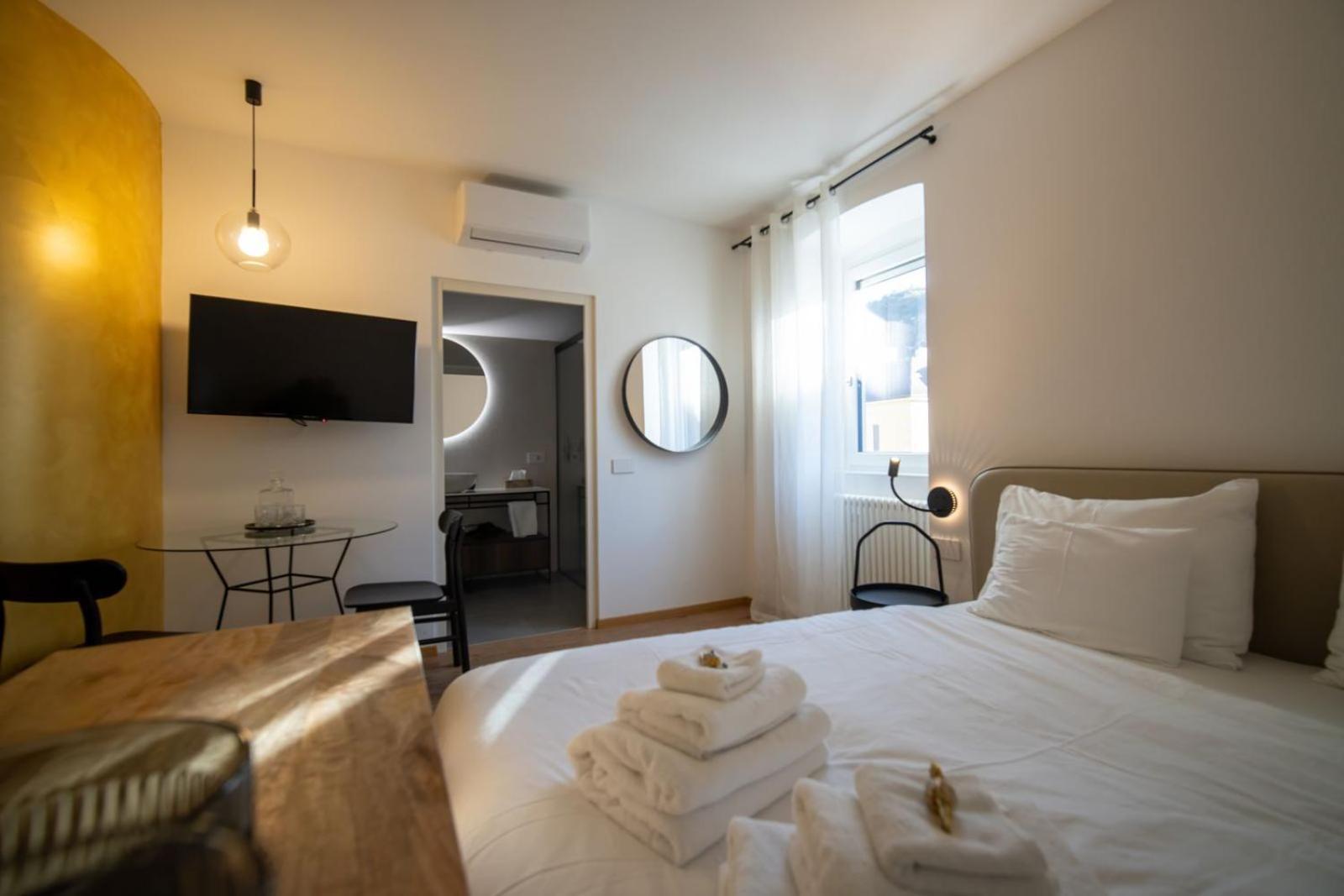 Guesthouse Diwine メラーノ エクステリア 写真 A room at the hotel